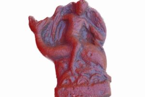 イルカに乗ったギリシャ神、ユニークな模様の置物が出土【イタリア】