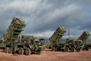 ウクライナに2種類の防空システムが到着、夜空に不思議な閃光も