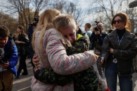 ロシアに連れ去られた子供たち、31人がウクライナに帰国、家族と再会