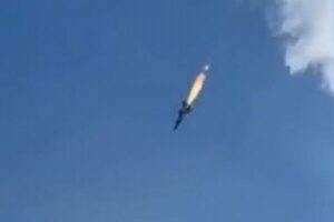 ロシア軍の「MIG-31」が炎を噴き出しながら、フィンランド国境付近に落下