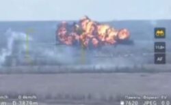 ウクライナ軍がロシアの攻撃機を撃墜、巨大な火の玉となって爆発【動画】