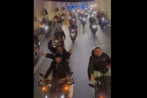 「ナポリ」のチームバスを追いかける、イタリアのサッカーファンが凄すぎる【動画】