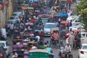 インドが中国を抜き世界で最も人口の多い国に、国連推計