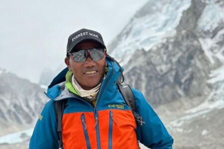 ネパール人のシェルパ、エベレストに27回登頂し、最多記録を更新