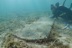 フロリダ州の海底で、19世紀の病院の跡と墓石を発見
