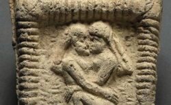 人類最古のキスに関する記録、これまでより1000年も古いことが判明
