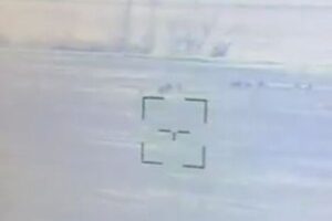 逃げるロシア兵が自らの武器で吹き飛ばされる、映像がネットに浮上