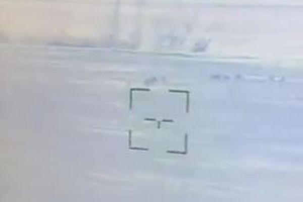 逃げるロシア兵が自らの武器で吹き飛ばされる、映像がネットに浮上