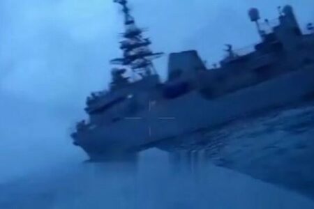 ロシア軍の艦船に被害を与えた？無人高速艇の新たな映像が浮上
