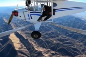 ユーチューバーが故意に飛行機を墜落させ撮影、再生回数を稼ぐため