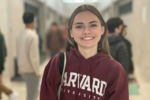 刑務所で生まれた女性、高校を卒業し、ハーバード大学へ進学