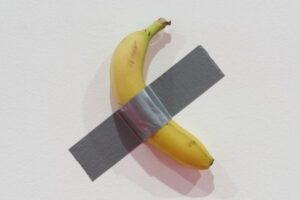 韓国で学生が、壁に貼られたアート作品のハバナを食べてしまう