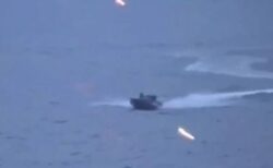 無人高速艇がロシア軍の艦船に突進、迎撃され大爆発【動画】