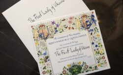ウクライナ大統領夫人が、戴冠式への招待状を写真で公開、しかしスペルミスが!?