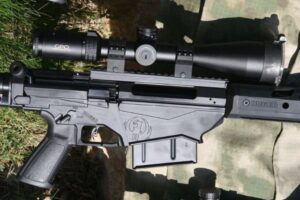 高校に小銃「AR-15」と弾丸を持ち込んだ生徒を逮捕【アメリカ】