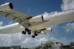 フランスで国内短距離路線のフライトが禁止へ、気候変動対策