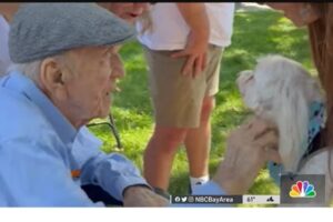 100歳の誕生日を200匹のワンコがお祝い！娘の呼びかけに答えたヒト＆ワンコたち