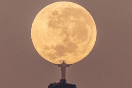 キリストが月を支えている…ブラジルの写真家が撮影に成功
