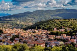 イタリアの町に、家賃1ユーロで10人のアメリカ人が移住