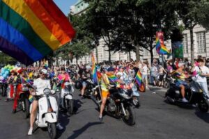 イスラム教徒の過激派がLGBTQ+のパレードでテロを計画、警察が阻止