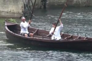 チョコレートでできた船が出航、果たして浮いたのか？【スペイン】