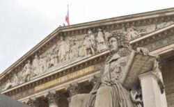 フランスの議会で、インフルエンサーの収益化を規制する法律が可決