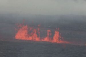 アイスランド、首都の近くで火山が噴火、その距離わずか30km