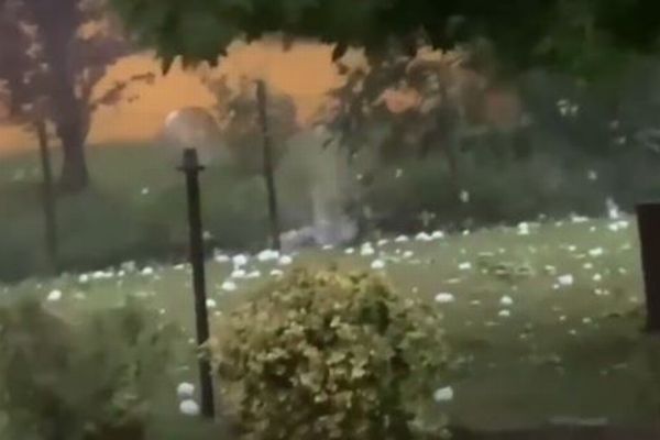 イタリアにテニスボール大の雹が降り注ぎ、100人以上が負傷
