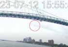高さ46mの橋から男性作業員が川へ落下、迅速な救助で一命をとりとめる