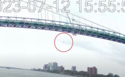 高さ46mの橋から男性作業員が川へ落下、迅速な救助で一命をとりとめる