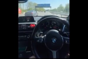 無謀運転で女性を殺した男、事故直前に時速198キロ片手運転で自撮り、動画を警察が公開