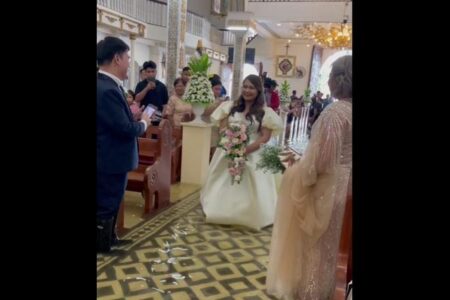 花嫁さんも大変、台風により水浸しの教会で挙式【フィリピン】