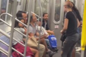 NYの地下鉄でアジア人家族にヘイトクライム、黒人の女らが罵倒や暴行