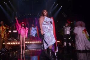 歌手のリゾにセクハラ疑惑、2人の元ダンサーが訴える