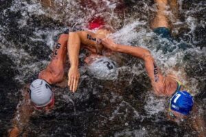 世界トライアスロン選手権で海を泳いだ選手、57人が下痢の症状【イギリス】