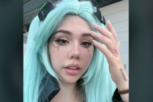 コスプレをして飛行機に乗ろうとした女性、搭乗拒否に遭ってしまう【ブラジル】