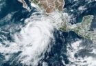 強力なハリケーン「ヒラリー」が接近、カリフォルニア州で初めて暴風雨警報を発令