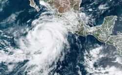 強力なハリケーン「ヒラリー」が接近、カリフォルニア州で初めて暴風雨警報を発令