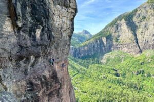 募金箱を盗んだ窃盗団は経験豊富なクライマー？難易度の高いルートから逃走【スイス】