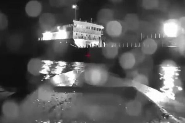 ウクライナの水上ドローンが、ロシアの石油タンカーを攻撃【動画】