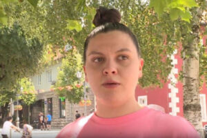 性的暴行を受けた女性、相手を殴り倒してしまい罰金刑に