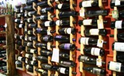余剰ワインを破棄へ、需要の落ち込みなどで価格が急落【フランス】