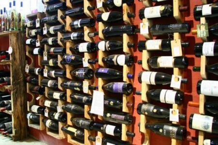 余剰ワインを破棄へ、需要の落ち込みなどで価格が急落【フランス】