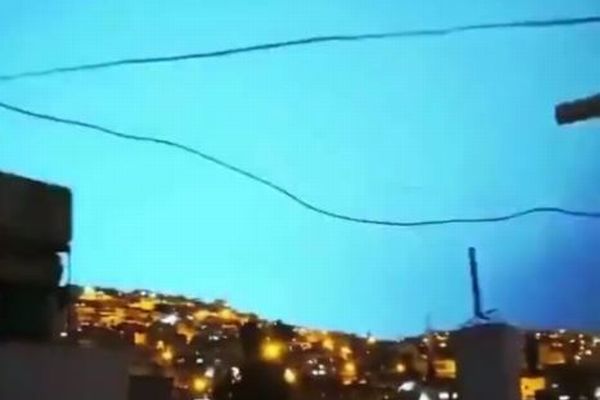 モロッコで地震が起きる前、謎の青い光が夜空を照らしていた【動画】