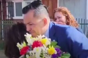 【チリ】ピノチェト政権下で生き別れた母子、42年ぶりに涙の再会