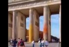 気候変動活動家が、ブランデンブルク門に塗料を吹き付ける【ドイツ】