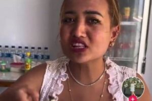 イスラム教徒の女性インフルエンサー、豚肉を食べる姿を投稿し、禁固2年の有罪判決