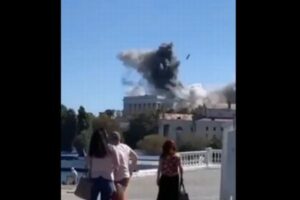 ウクライナ軍、クリミアにあるロシア黒海艦隊の司令部を攻撃【動画】