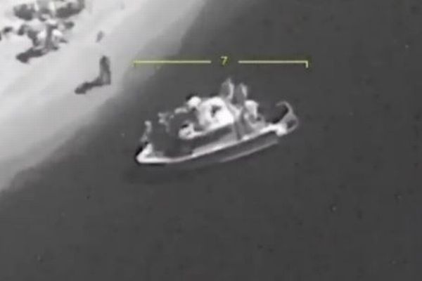 ロシア軍の揚陸艇、ウクライナ軍のドローン攻撃により撃破【動画】