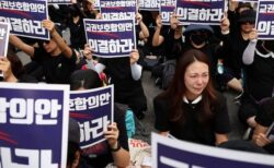 韓国で教師らが大規模なデモ、生徒や親からの嫌がらせに抗議